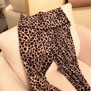 COLORFUL KOALA Cheetah Leggings